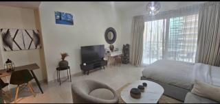 Luxury Studio Apartment By DownTown - Dubai - 6