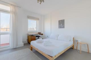 Fantastically Located 4BD Flat Clerkenwell - 2