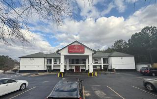 Magnolia Bay Hotel & Suites - Jonesboro - 0