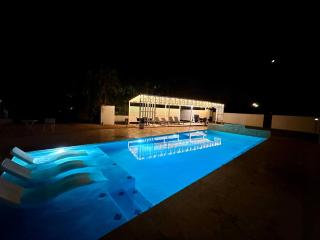 Beachtown Luxury Villas Apt 201 - 9