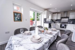 Cozy Spacious 5BR Sleeps of 9 - Nottingham - 0