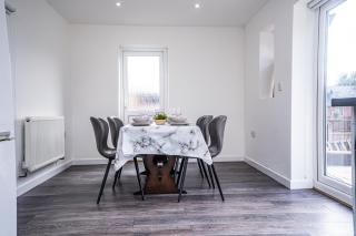 Cozy Spacious 5BR Sleeps of 9 - Nottingham - 1