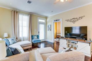 Walk to Beach Galveston Home with Fenced Yard! - Galveston - 7