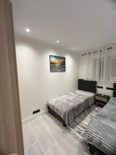 Art de vie Apparemment Paris I CDG I ORLY I DISNEY I ASTÉRIX - Gonesse - 1