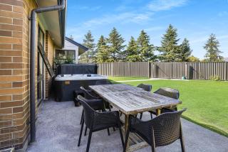 Pet friendly holiday home and spa in sunny Cromwell - 8