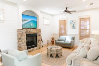 5 Mins to Beach Shared Pool Covered Deck Bikes Heron Cottage by AvantStay - Santa Rosa Beach - 0