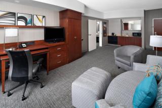 Courtyard by Marriott Raleigh North/Triangle Town Center - 1