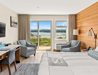 Sproat Lake Landing Resort - 9