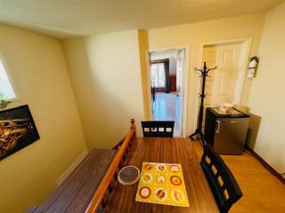 Sunnys Home Stays TorontoMississauga Pvt Entrance 2B'Rm Bath Living & Kitchen - Mississauga - 9
