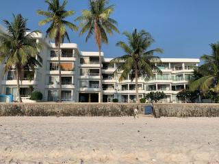 2 Bedder Beach Front Condo in Prime Location - Hua Hin - 2