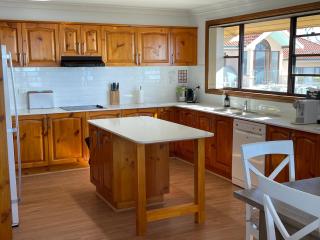 Pacific Waters - Unbeatable Views of Port Stephens - Nelson Bay - 6