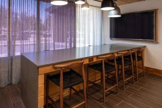 Fairfield Inn and Suites by Marriott Bakersfield Central - 1