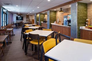 Fairfield Inn and Suites by Marriott Bakersfield Central - 1