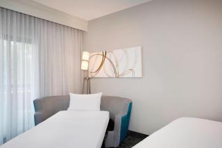 Courtyard by Marriott Savannah Midtown - Savannah - 1