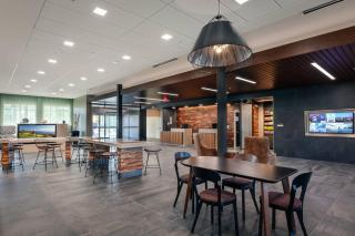 Courtyard by Marriott Savannah Airport - Savannah - 4
