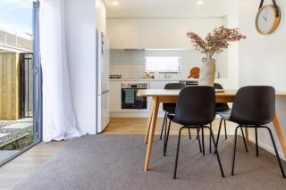 Beautiful home, Near CBD, Pet Friendly with Carpark - Christchurch - 7