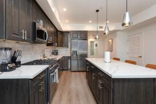 Modern and Chic 2BR Gem with Luxe Finishes, Parking - 8