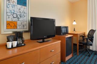 Fairfield Inn & Suites Bismarck North - 1
