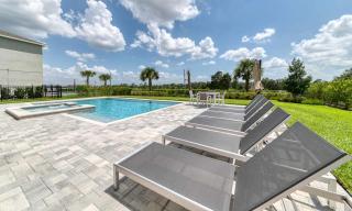 Modern 11 Bdrm Property with Game Room in Encore - 7