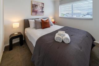 Single-Level 3 Bed with Carpark and Lift Access - 1