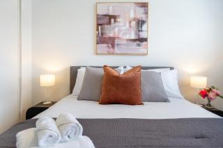 Single-Level 3 Bed with Carpark and Lift Access - 2