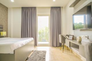 Housr Sector 28 Gurgaon Near IFFCO Chowk Metro Station - 2