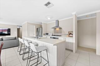 Relax by the Sea Modern Beach Home - Dawesville - 8