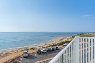 Sunsets Aldinga Beach, 4 king rooms, rooftop, incredible views - 1