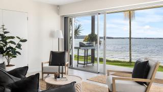 Encore five nine – luxurious absolute beach front apartment - Soldiers Point - 8