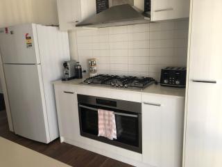 4 Bedroom Wandina Home - 5 TVs & Close to Shopping Centre - Geraldton - 3