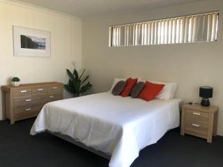 4 Bedroom Wandina Home - 5 TVs & Close to Shopping Centre - Geraldton - 2