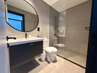 Luxury 1BR in 15 Northside Tower with Canal View 4AB03 - 5
