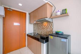 Cozy Stay Studio Apartment at Margonda Residence 5 By Travelio - Depok - 6