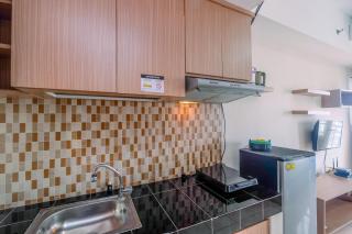 Cozy Stay Studio Apartment at Margonda Residence 5 By Travelio - Depok - 3