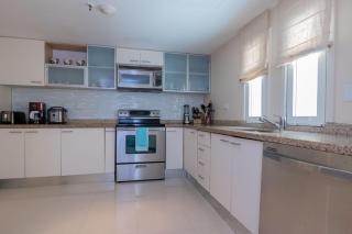 Beachfront - Ocean Extravaganza 3BR condo - E121 - Palm-Eagle Beach - 3