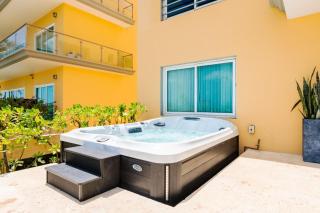 Beachfront - Ocean Extravaganza 3BR condo - E121 - Palm-Eagle Beach - 8