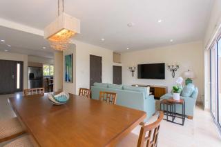 Beach View - Blue Ocean View townhome - LV18th - Palm-Eagle Beach - 4