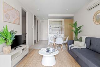 Serene 2BR Apartment in the Heart of Melbourne - 1