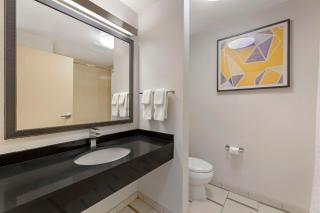 Comfort Inn & Suites Akron South - Akron - 1