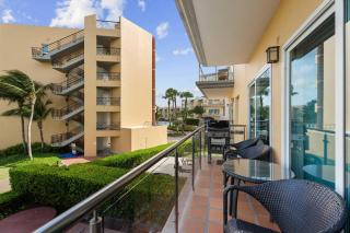 Beachfront - Ocean Comfort 2BR condo - P216 - Palm-Eagle Beach - 9