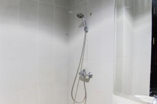 Comfort 1BR at Casa De Parco Apartment By Travelio - Tangerang - 4