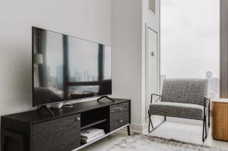 Blueground West Loop pool AC nr Willis CHI-1161 - 9