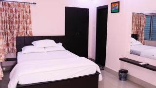 URBAN NEST - 3BHK Serviced Home Stay - 2