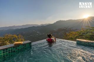 StayVista at Ilika - Heated Infinity Pool and Jacuzzi - Nahna - 8