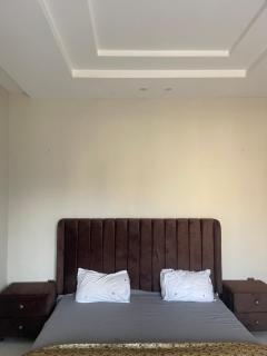 2 Bed Apartment Self Check In - Multán - 8