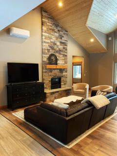 SH7 - Inviting & Open Ranch Style Home - Black Butte Ranch - 7