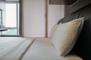 Comfortable 1BR at Nifarro Park Apartment By Travelio - Giacarta - 7