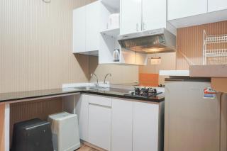 Comfortable 1BR at Nifarro Park Apartment By Travelio - Giacarta - 2