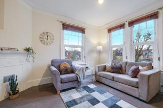 3 Bedroom and 1 Bathroom Apartment in Mountfield with Parking - Londra - 8