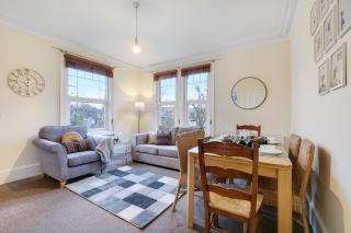 3 Bedroom and 1 Bathroom Apartment in Mountfield with Parking - Londra - 7